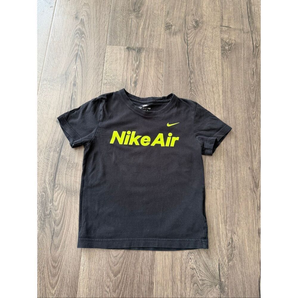 Nike Boys short sleeve Tee size 7